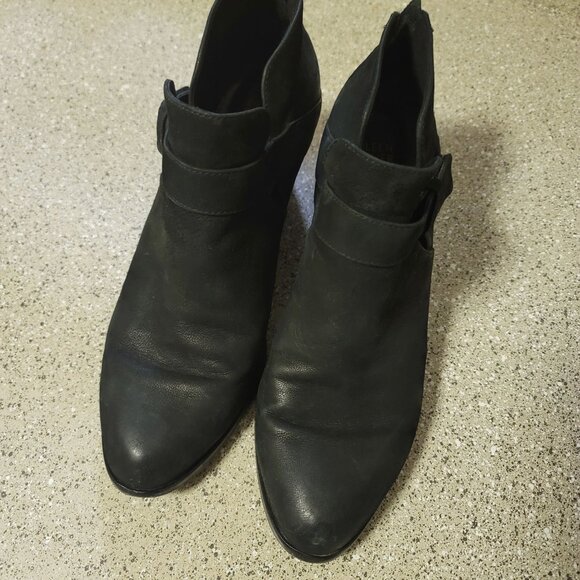 Eileen FIsher Black Leather Cut Out Ankle Bootie Size 10 - Picture 2 of 10